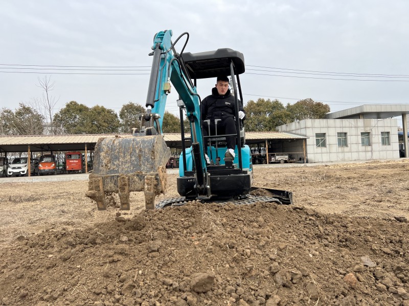 How to use the breaker hammer correctly for micro excavation and crushing?